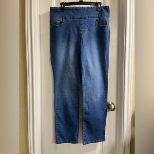 Gloria Vanderbilt- Amanda Pull On- Size 14- Short -New W/O Tags- Smoke Free Home